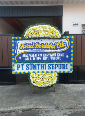 Papan Bunga Duka di Pasar Kliwon