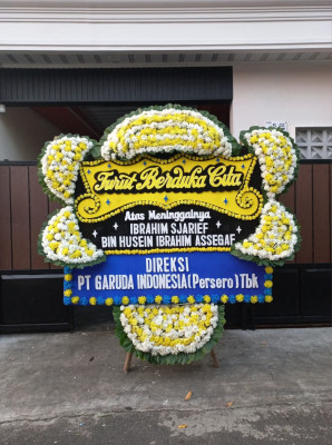 Papan Bunga Duka di Pasar Kliwon